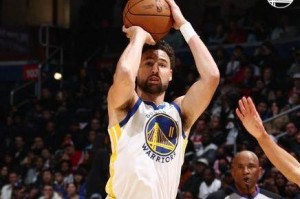 一人稳 一人狠 勇士7000万替补双枪露出獠牙